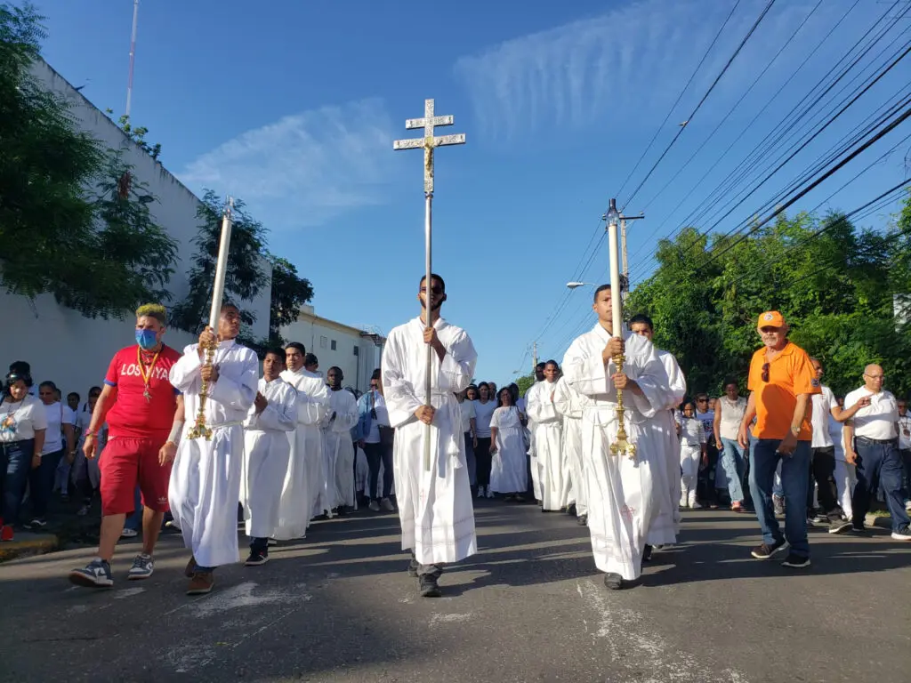 Eucaristía de Corpus Christi en Santiago llama a «transformar la nación ...