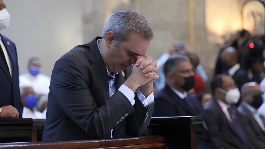 Abinader ora por RD y pide a Dios protección ante desastres naturales