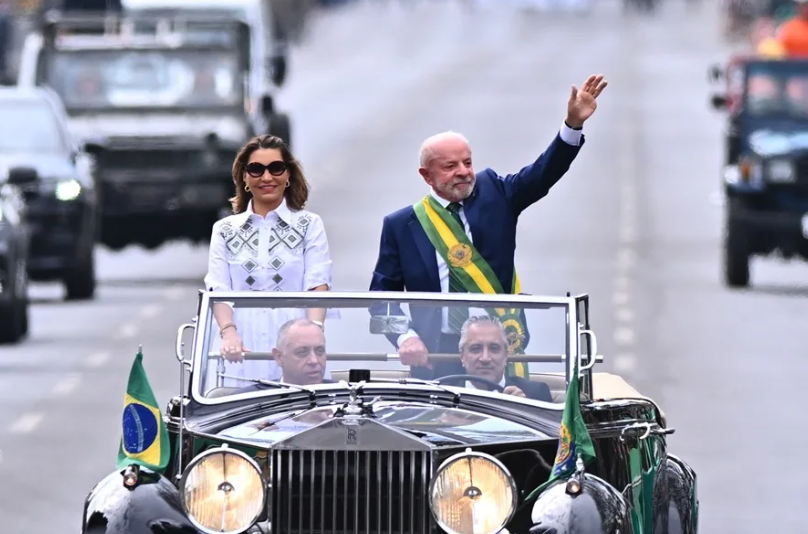 Un Lula en campaña encabeza el desfile de la Independencia en plena tormenta institucional