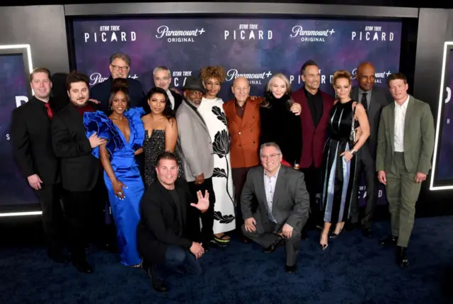 Patrick Stewart junto a los actores de Star Trek Picard