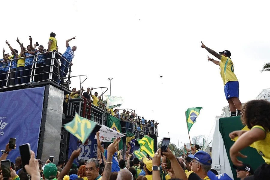 Flávio Bolsonaro afirma que Brasil "se cansó de esperar" con Lula y quiere "cambio"