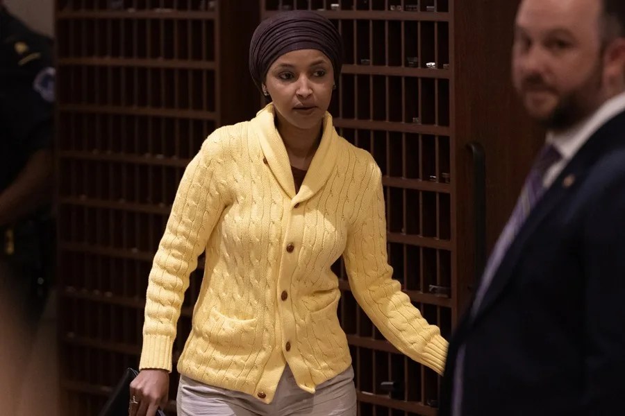 "No me silenciarán", afirma una congresista demócrata tras el registro de su casa por el Gobierno Trump