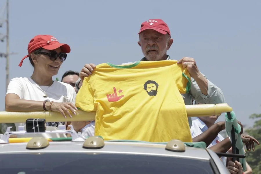 Lula ataca a Flávio Bolsonaro en el cierre de la campaña: "Un mentiroso y un miliciano"