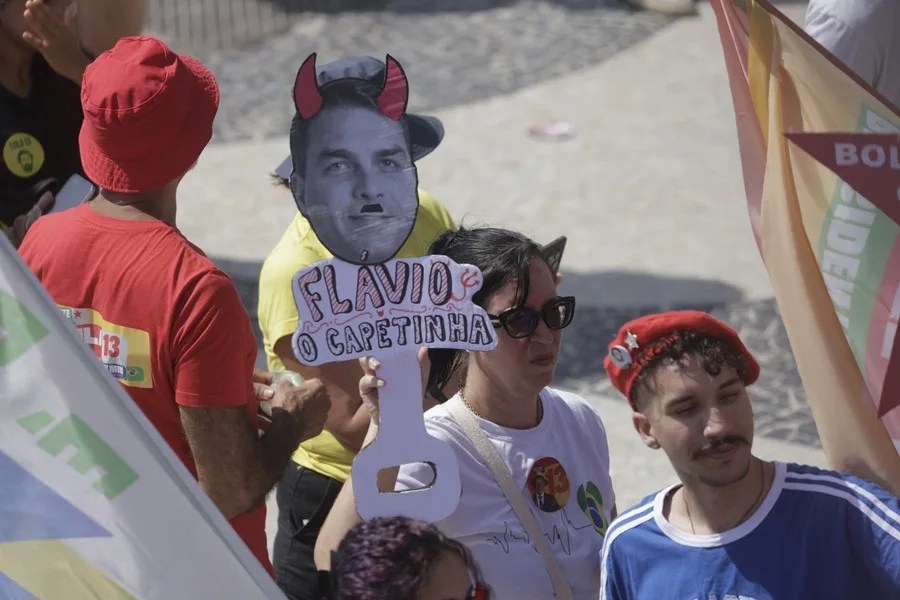 Lula ataca a Flávio Bolsonaro en el cierre de la campaña: "Un mentiroso y un miliciano"