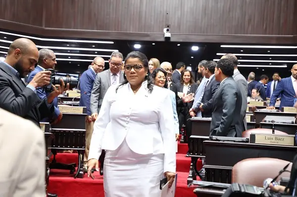 Cámara de Diputados escoge a hija de Jorge Frías para ocupar curul dejada por su padre