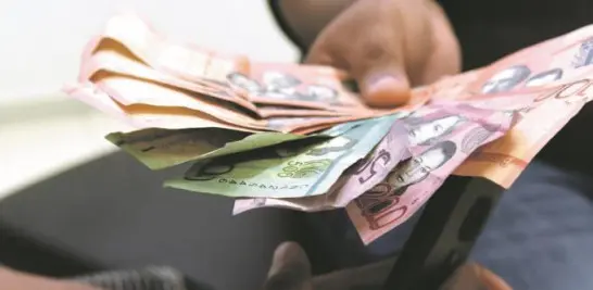 Entre salarios insuficientes, dólar caro y vivienda costosa, ¿alcanza el dinero para vivir en República Dominicana?