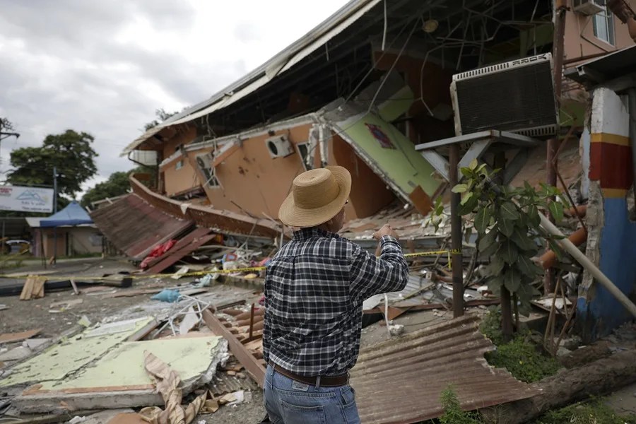 La entrega de ayuda tras el terremoto en Panamá se agiliza con la recuperación de carreteras